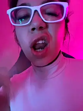 Snapshot of StarSex22 chatting on 10.19.25 StarSex22 online show from 10.19.25