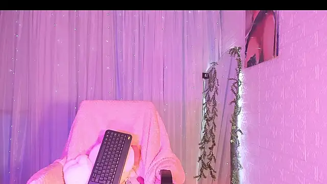 Snapshot of NattSumi chatting on 01.03.25 NattSumi online show from 01.03.25