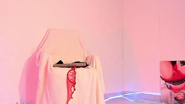 Snapshot of NattSumi chatting on 01.20.25 NattSumi online show from 01.20.25