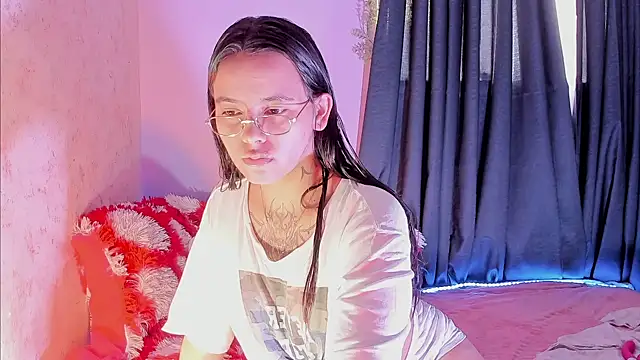 Snapshot of NattSumi chatting on 11.22.25 NattSumi online show from 11.22.25