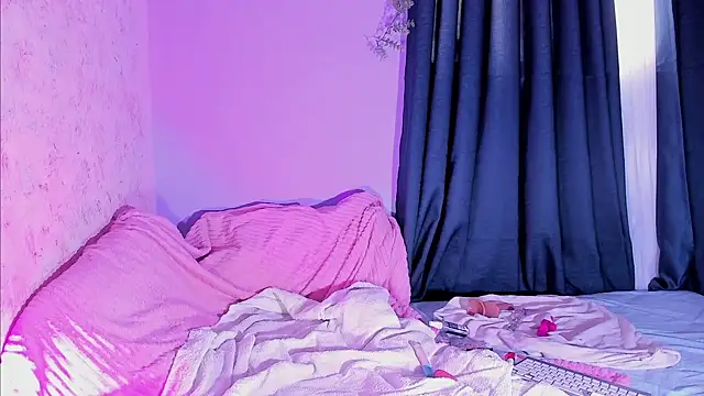 Snapshot of NattSumi chatting on 12.20.25 NattSumi online show from 12.20.25