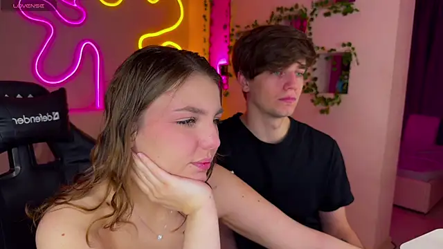 RobertAndLinela online show from 03.18.25