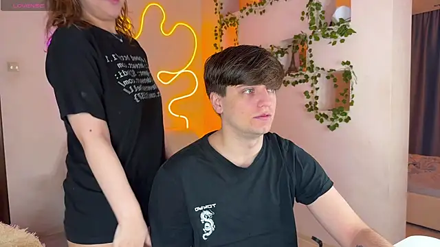 RobertAndLinela online show from 09.22.25