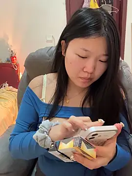 Snapshot of Happyou2 chatting on 02.13.26 Happyou2 online show from 02.13.26