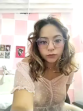 Snapshot of Paulina_mosh chatting on 02.20.25 Paulina mosh online show from 02.20.25