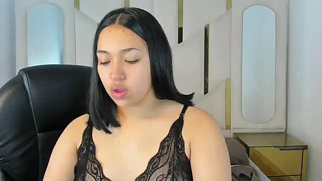 IsabellRodriguez18 online show from 10.07.25