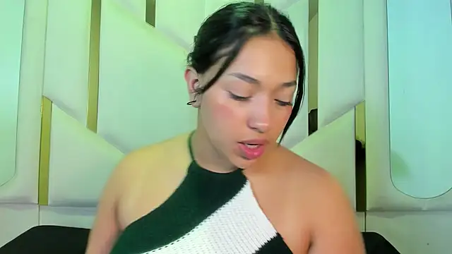 IsabellRodriguez18 online show from 06.05.26