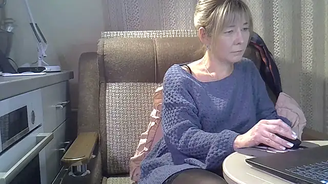 Snapshot of EllaJohnsonX chatting on 01.18.26 EllaJohnsonX online show from 01.18.26