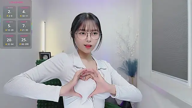 Snapshot of Natasha2025 chatting on 10.15.25 Natasha2025 online show from 10.15.25