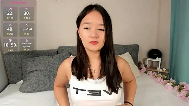 Snapshot of Maekko chatting on 11.14.25 Maekko online show from 11.14.25