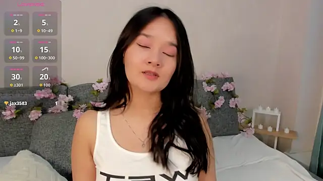 Snapshot of Maekko chatting on 11.30.25 Maekko online show from 11.30.25