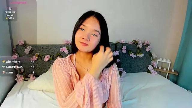 Snapshot of Maekko chatting on 12.04.25 Maekko online show from 12.04.25