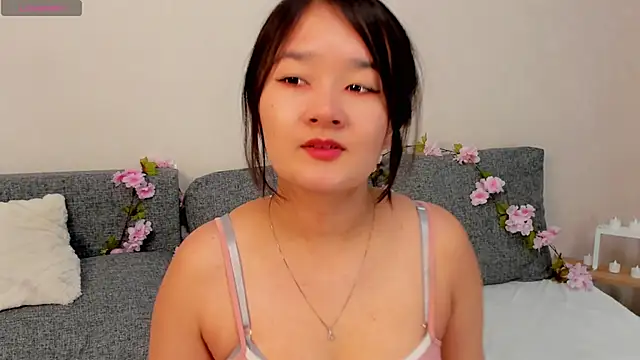 Snapshot of Maekko chatting on 12.17.25 Maekko online show from 12.17.25