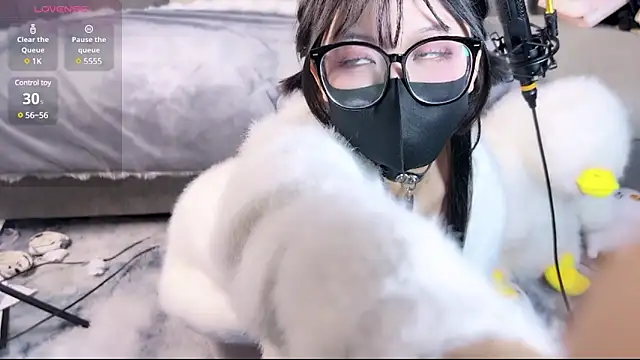 Snapshot of Yu_UwU_ chatting on 01.01.25 Yu UwU online show from 01.01.25