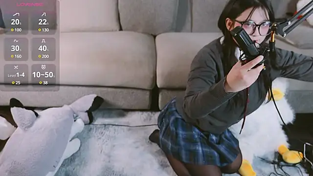 Snapshot of Yu_UwU_ chatting on 02.13.25 Yu UwU online show from 02.13.25