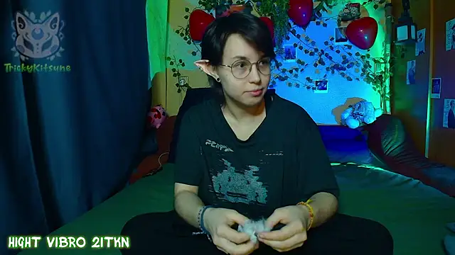 Snapshot of TrickyKitsune chatting on 03.23.26 TrickyKitsune online show from 03.23.26