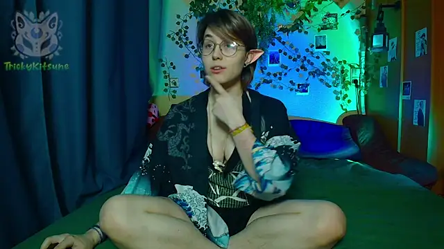 Snapshot of TrickyKitsune chatting on 04.27.26 TrickyKitsune online show from 04.27.26