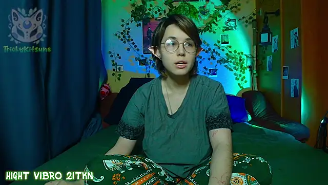 Snapshot of TrickyKitsune chatting on 04.30.26 TrickyKitsune online show from 04.30.26