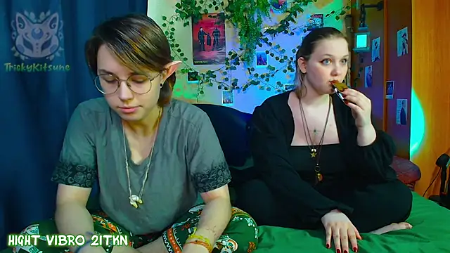 Snapshot of TrickyKitsune chatting on 05.02.26 TrickyKitsune online show from 05.02.26