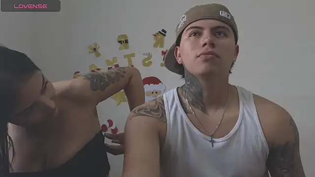 Snapshot of Thiago_x_Sahara chatting on 11.30.25 Thiago x Sahara online show from 11.30.25