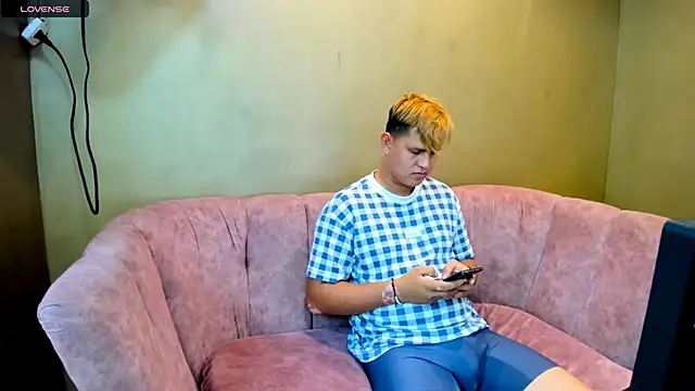 Warning Boy online show from 12.23.24