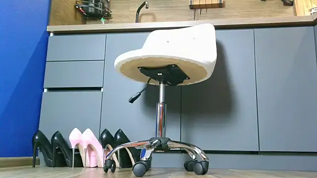 Jennifer Braun online show from 03.12.25