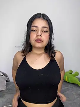 Snapshot of pretty_angela1 chatting on 02.11.25 pretty angela1 online show from 02.11.25