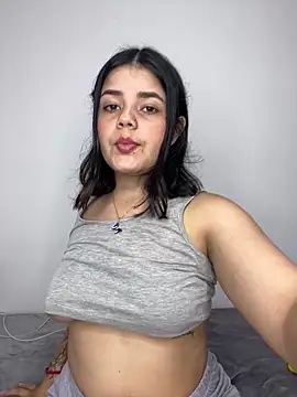 Snapshot of pretty_angela1 chatting on 03.04.25 pretty angela1 online show from 03.04.25