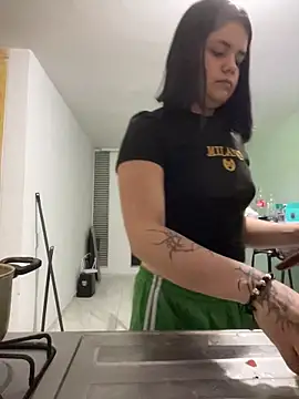 Snapshot of pretty_angela1 chatting on 12.05.25 pretty angela1 online show from 12.05.25