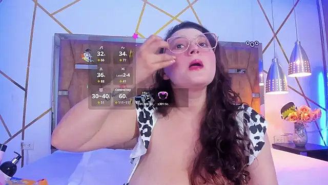 Snapshot of LunaPleasure chatting on 10.20.25 LunaPleasure online show from 10.20.25