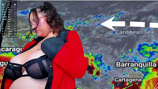 Snapshot of LunaPleasure chatting on 11.16.25 LunaPleasure online show from 11.16.25