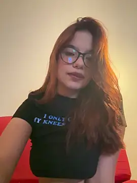 Snapshot of EmiF26 chatting on 01.06.25 EmiF26 online show from 01.06.25