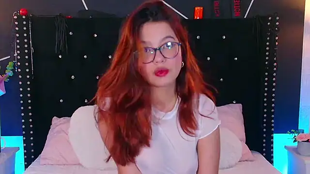 Snapshot of EmiF26 chatting on 02.24.25 EmiF26 online show from 02.24.25