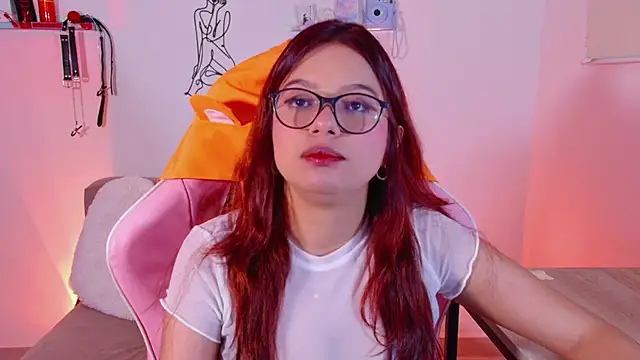 Snapshot of EmiF26 chatting on 03.22.25 EmiF26 online show from 03.22.25