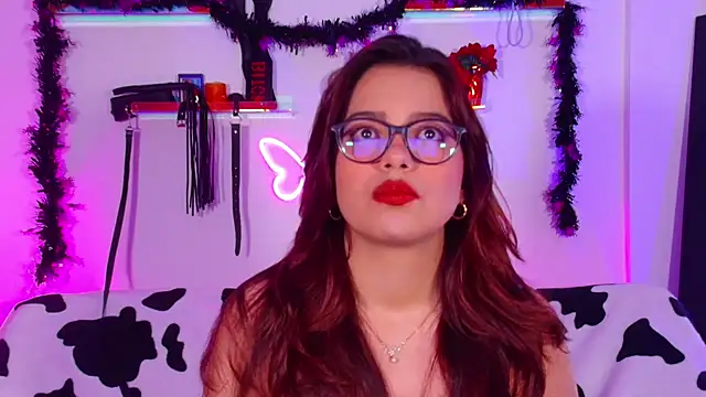 Snapshot of EmiF26 chatting on 10.15.25 EmiF26 online show from 10.15.25