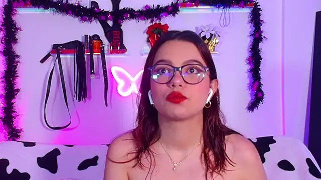 Snapshot of EmiF26 chatting on 10.22.25 EmiF26 online show from 10.22.25