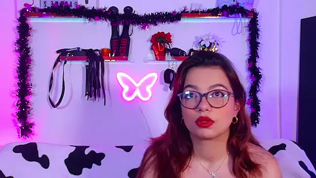 Snapshot of EmiF26 chatting on 10.28.25 EmiF26 online show from 10.28.25