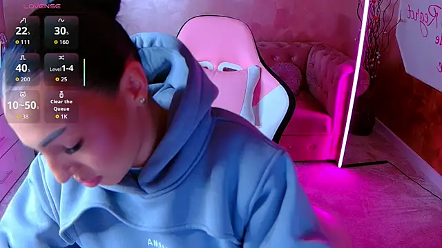 Snapshot of evanew_ chatting on 01.06.26 evanew online show from 01.06.26