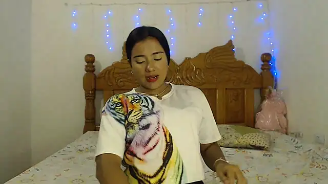 Coral0403 online show from 01.31.25