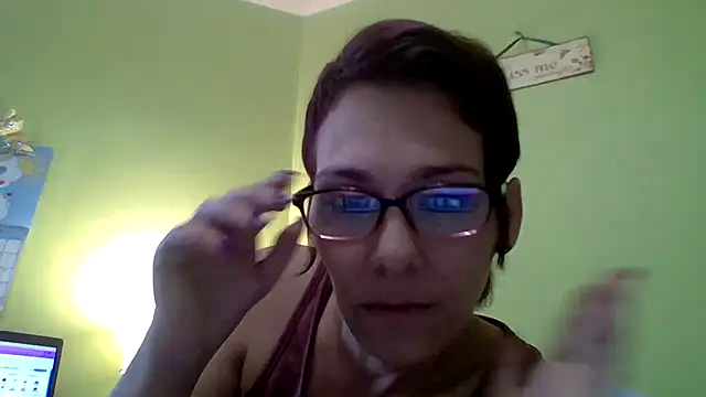 Snapshot of TheOneNOnlyHalfPint chatting on 02.08.25 TheOneNOnlyHalfPint online show from 02.08.25