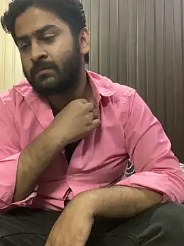 Snapshot of indihotguy chatting on 03.20.25 indihotguy online show from 03.20.25