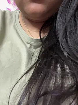 queen pari online show from 12.15.25