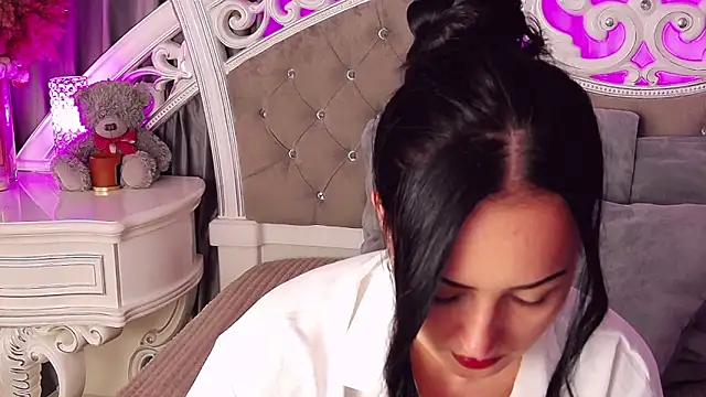 KimKhallifa online show from 09.19.25