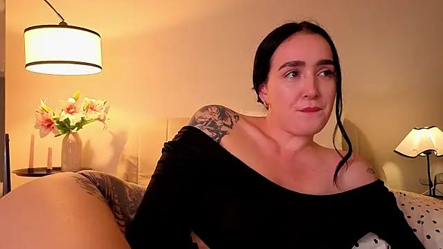 KimKhallifa online show from 07.12.26