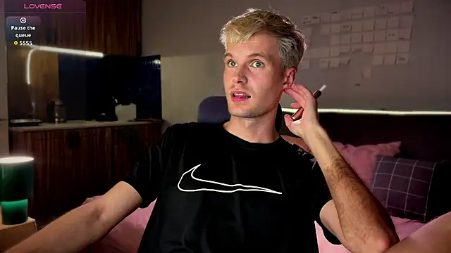 Leonnextdoor online show from 07.26.26