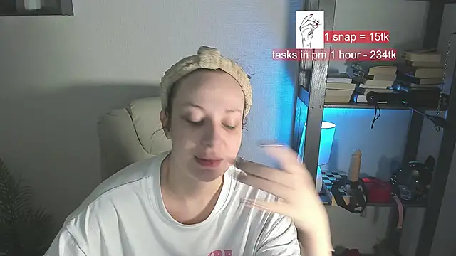 Snapshot of worship_vika chatting on 02.23.25 worship vika online show from 02.23.25