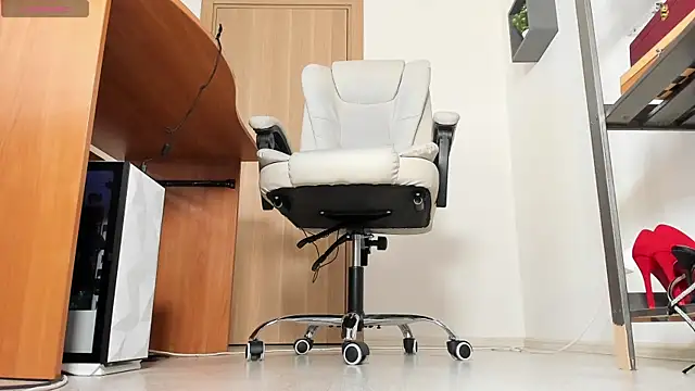 Snapshot of worship_vika chatting on 09.30.25 worship vika online show from 09.30.25