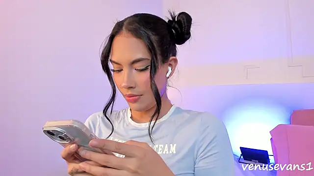 VenusEvans1 online show from 12.05.25