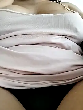 Snapshot of Betty2u chatting on 03.23.25 Betty2u online show from 03.23.25