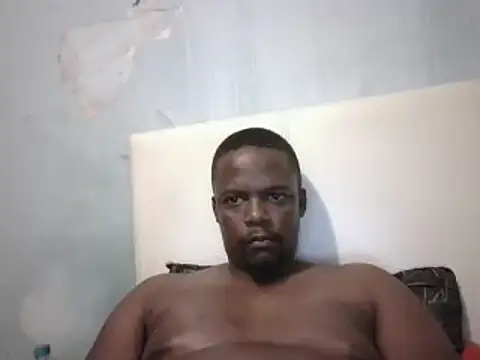 Snapshot of ThamiXX chatting on 01.11.25 ThamiXX online show from 01.11.25